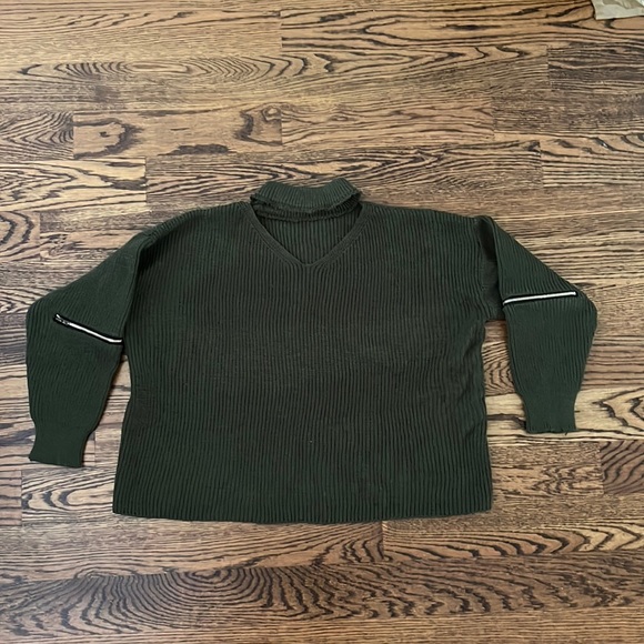 Boxy knit sweater with accent zippers on the sleeves and cutout detail. - Picture 3 of 6